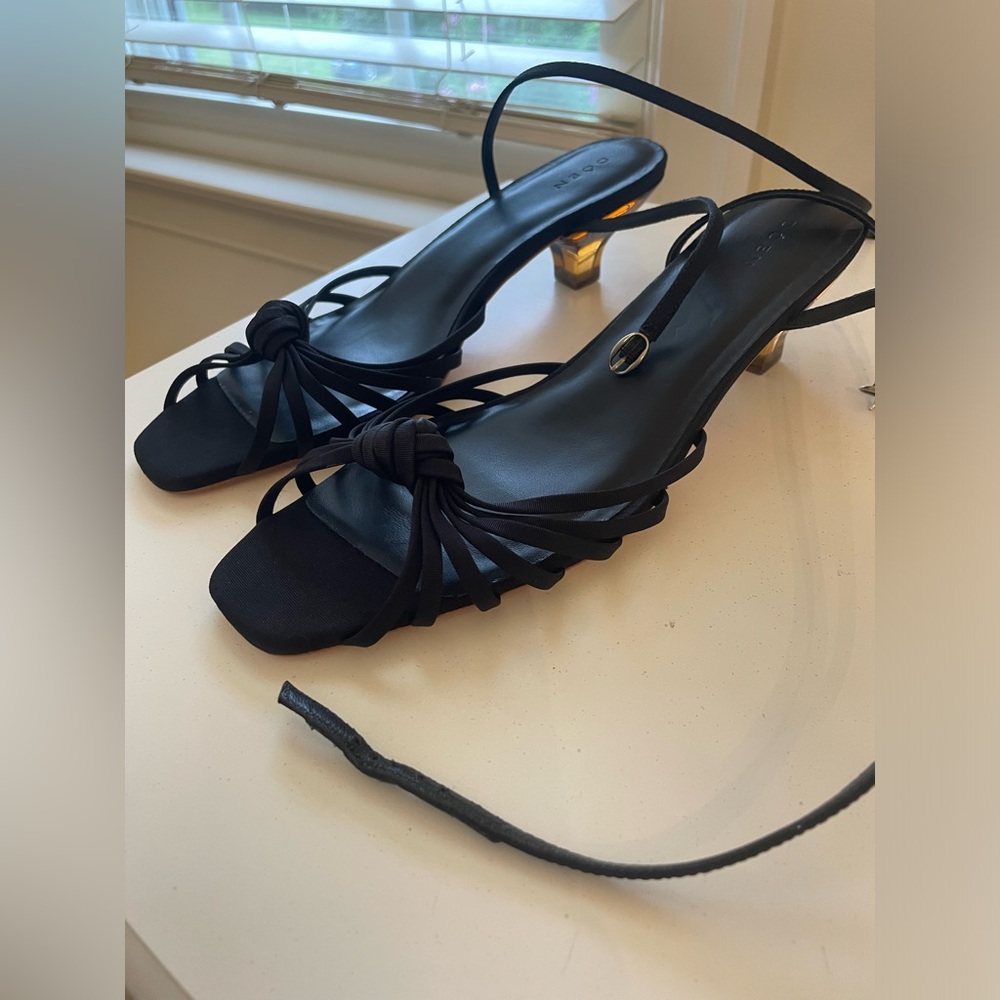 Doen Black Strappy kitten heels 39.5 8.5 / 9